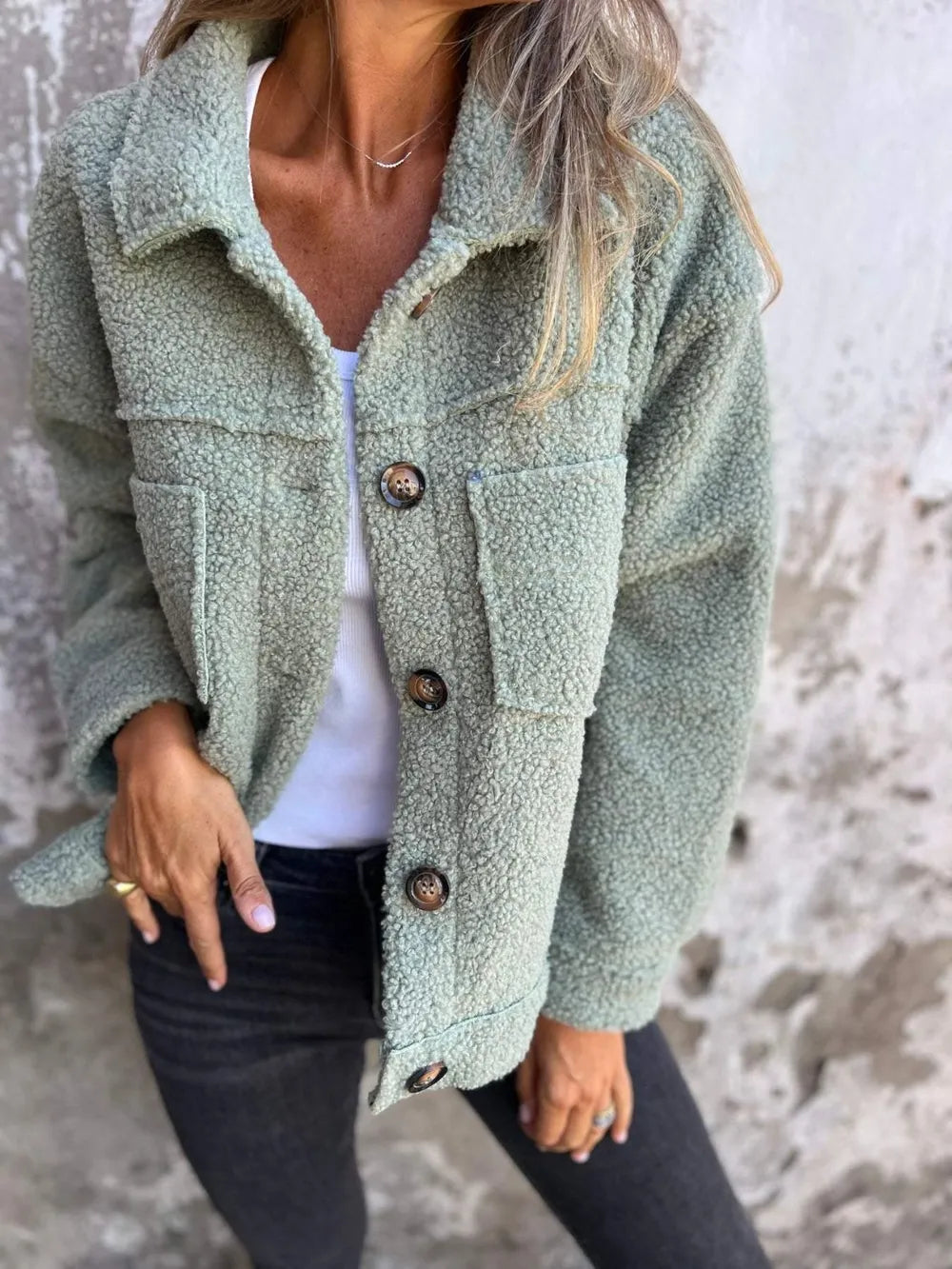 Victoria | Chaqueta Botonera Chic - Gum Leaf