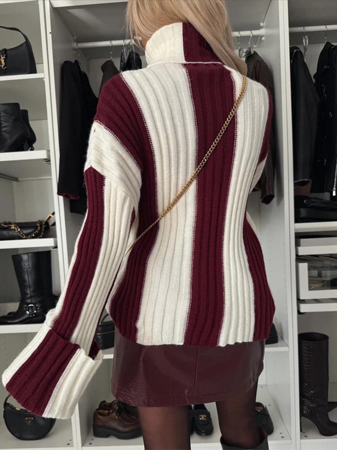 Emilia | Suéter Rayas Cuello Alto Hombros Caídos
