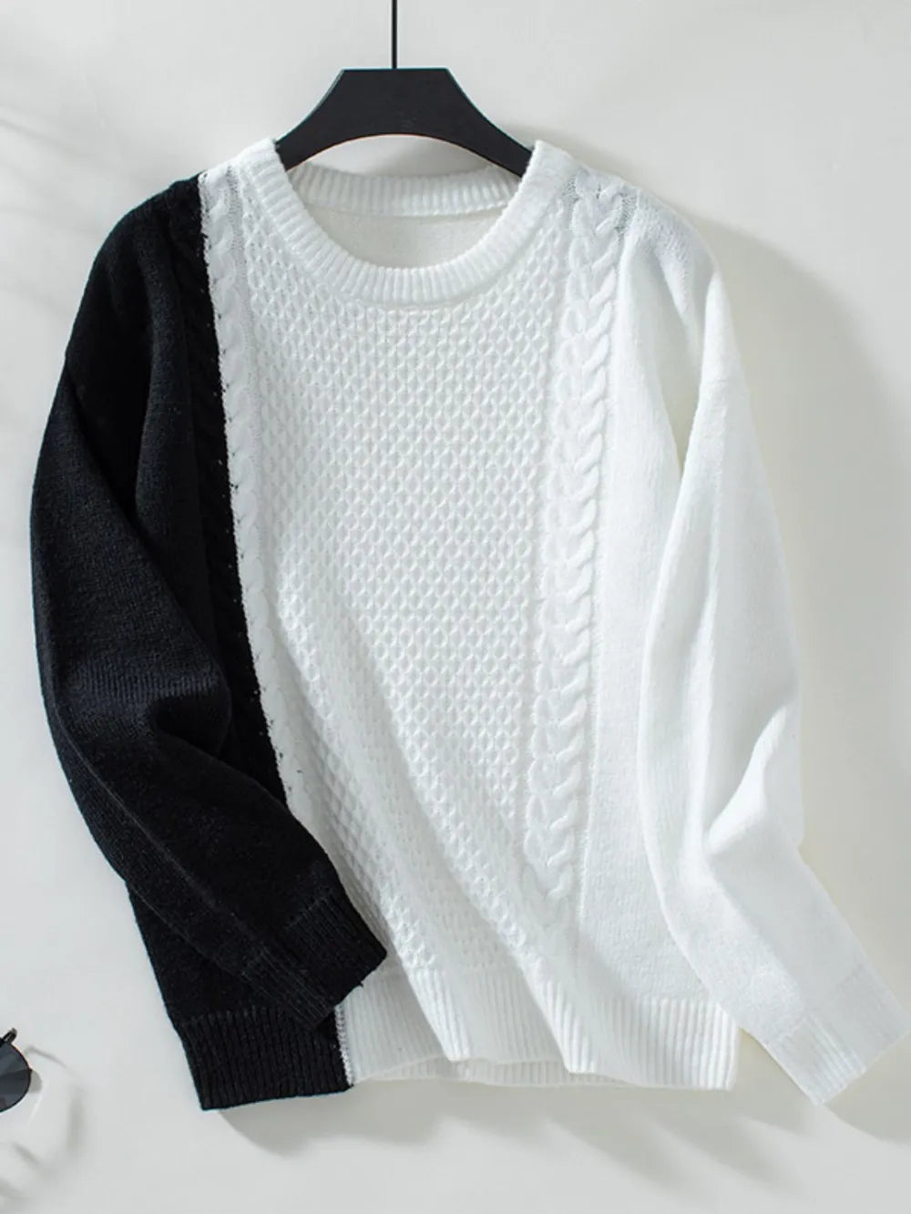 Eugenia | Suéter Two Tone Tejido Trenzado Cuello Redondo Manga Larga