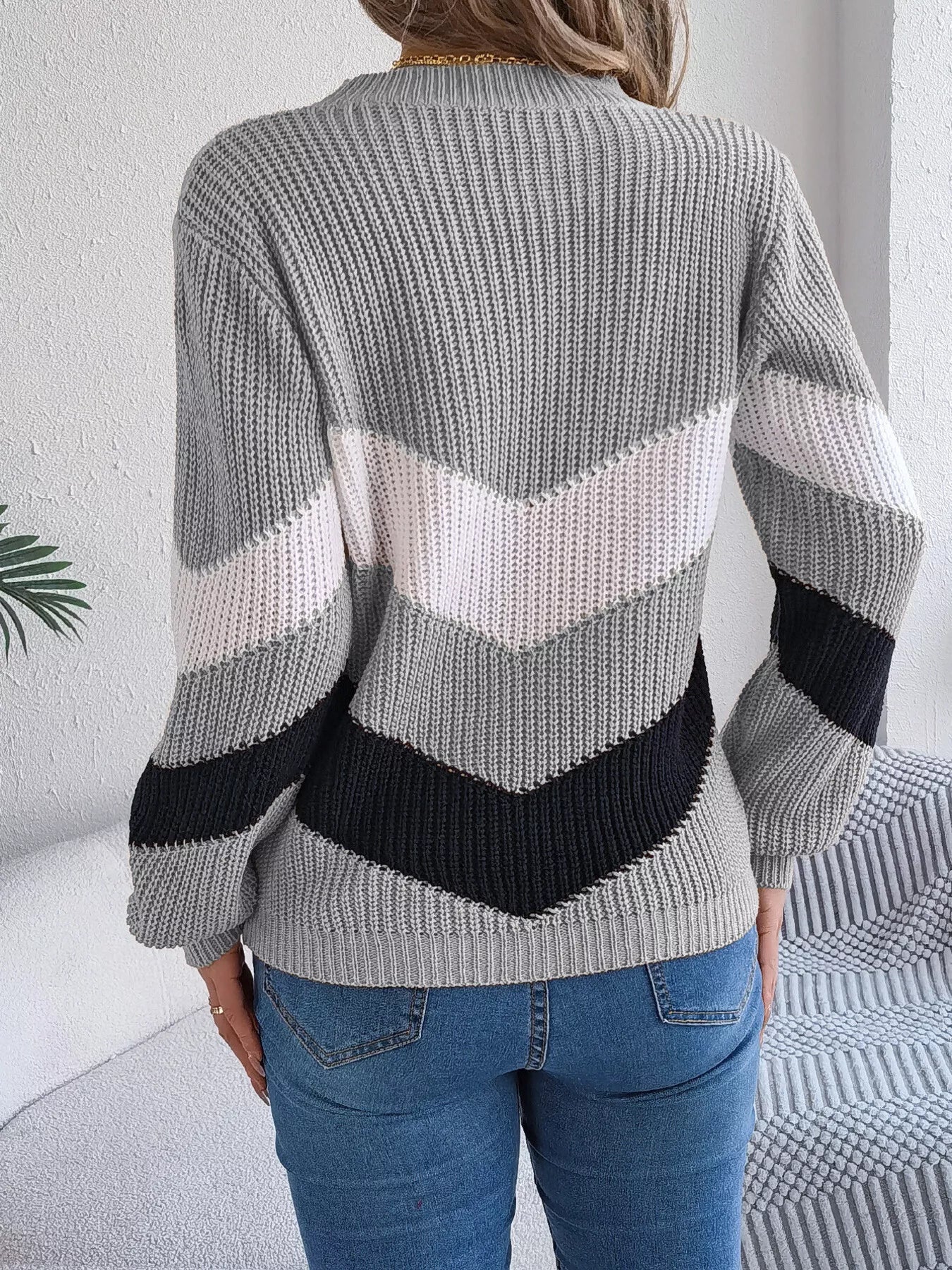 Amaia | Suéter Chevron Stripe Bicolor Cuello Redondo