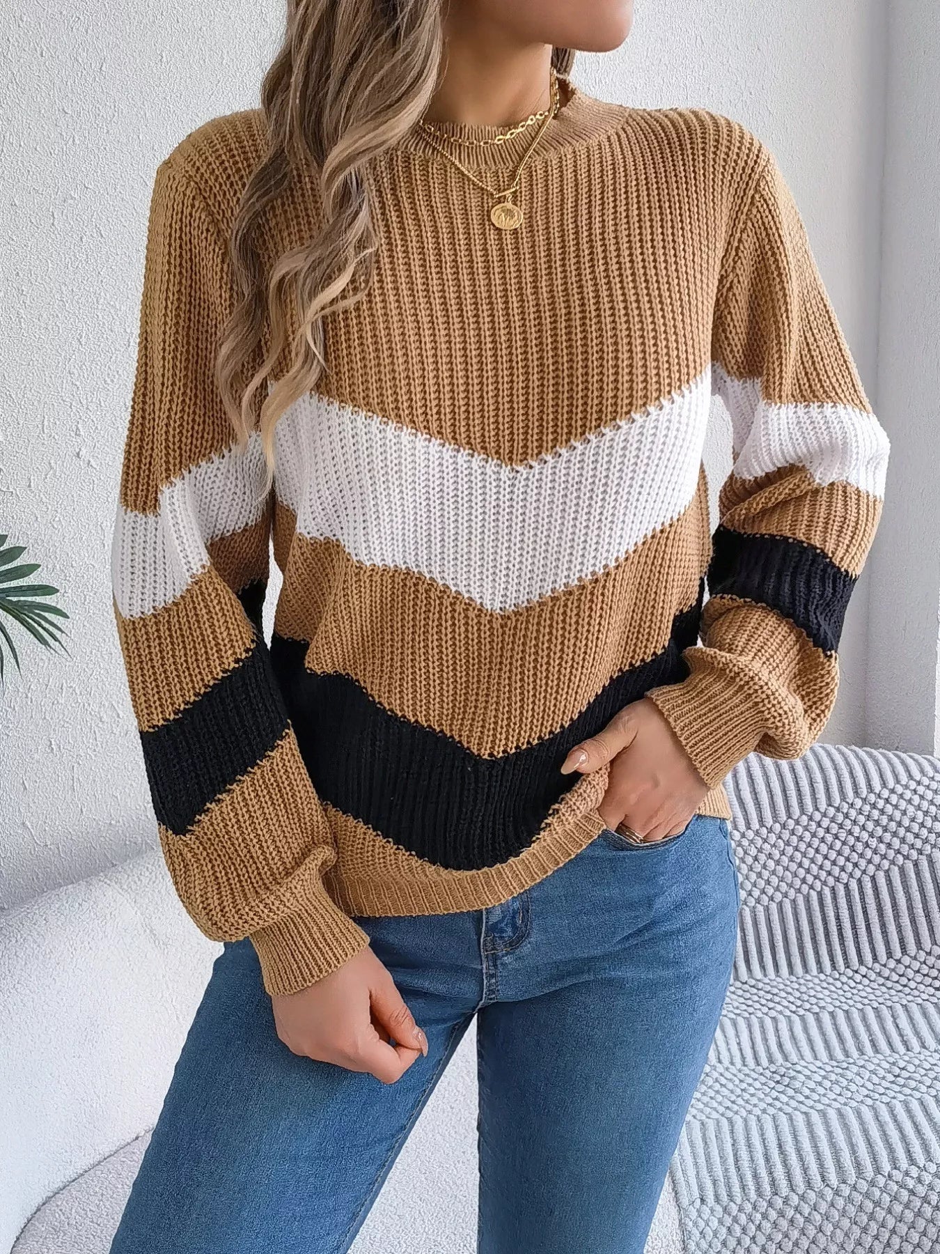 Amaia | Suéter Chevron Stripe Bicolor Cuello Redondo