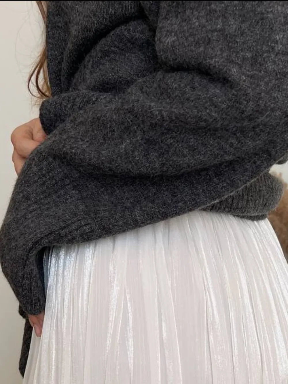 Dolores | Suéter Side Con Abertura Cuello Alto Hombros Caídos