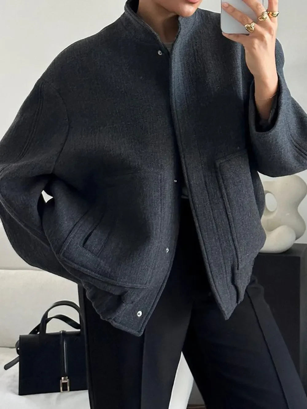 Delfina | Chaqueta Broche Moderno - Negro