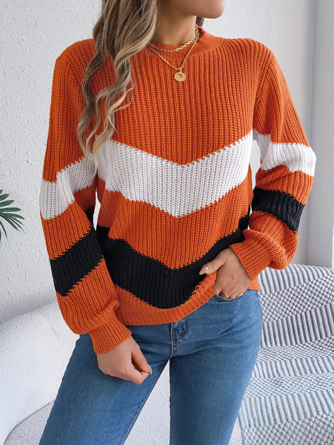 Amaia | Suéter Chevron Stripe Bicolor Cuello Redondo