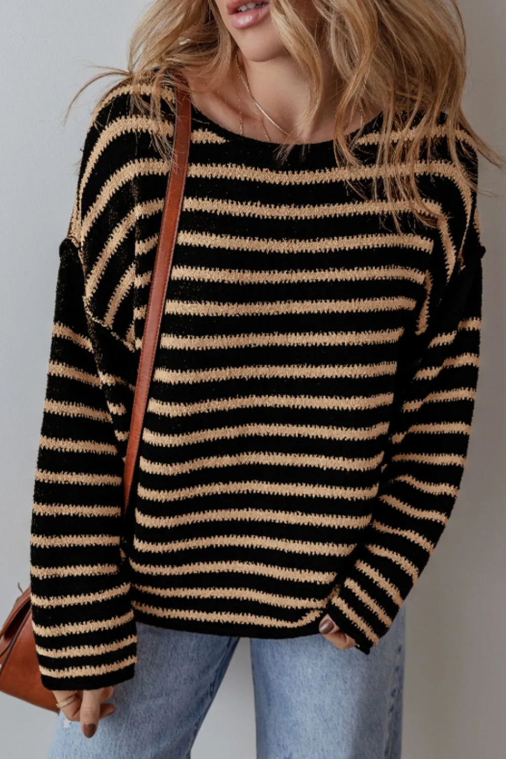 Dora | Suéter Stripe Hombros Caídos Cuello Redondo
