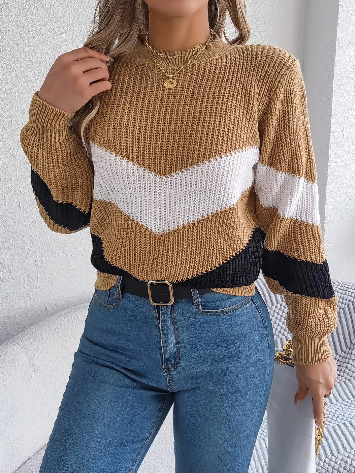 Amaia | Suéter Chevron Stripe Bicolor Cuello Redondo
