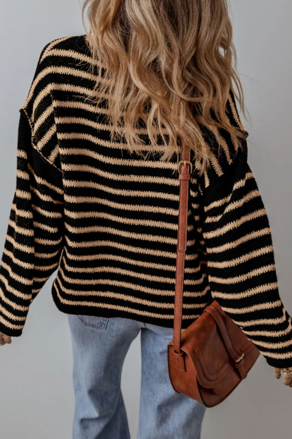 Dora | Suéter Stripe Hombros Caídos Cuello Redondo